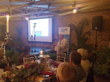  - Dr Michiel Scholtz van LNR met sy praatjie - Beesboerdery in die toekoms.